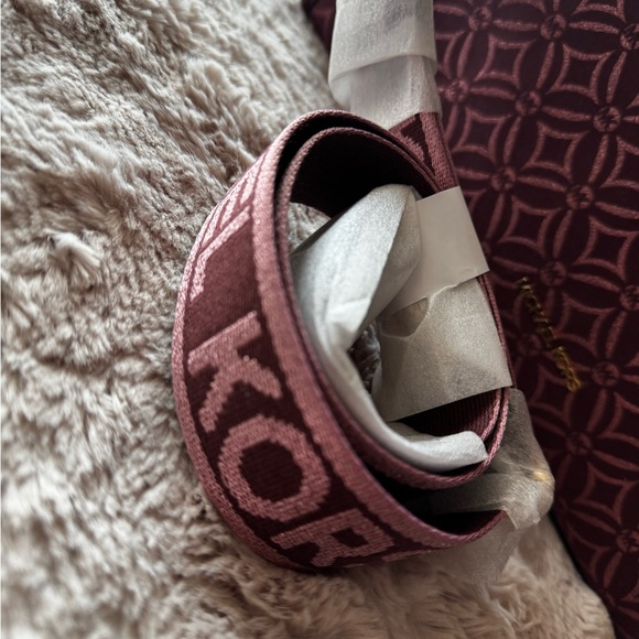 NWT Michael Kors Mirella In Multi Oxblood Medium EW Tote Crossbody Shoulder Bag - Picture 4 of 16